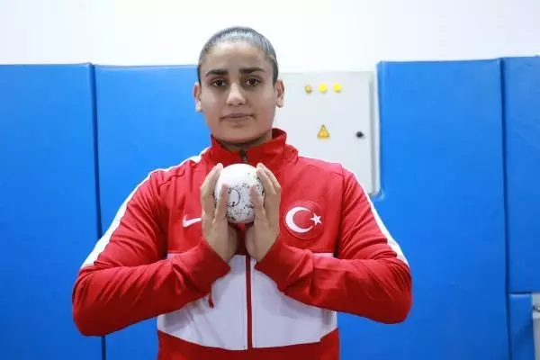 Depremden kurtulup dünya şampiyonu olan Eda'nın hedefi olimpiyat altını Depremden kurtulup dünya şampiyonu olan Eda'nın hedefi olimpiyat altını