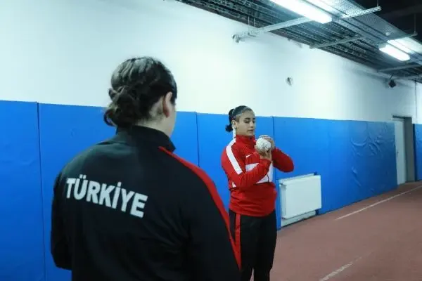 Depremden kurtulup dünya şampiyonu olan Eda'nın hedefi olimpiyat altını Depremden kurtulup dünya şampiyonu olan Eda'nın hedefi olimpiyat altını