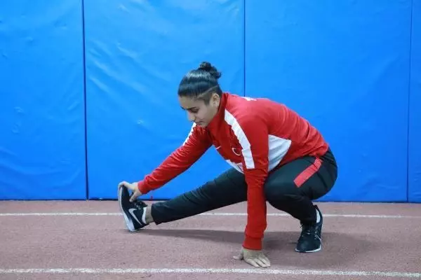 Depremden kurtulup dünya şampiyonu olan Eda'nın hedefi olimpiyat altını Depremden kurtulup dünya şampiyonu olan Eda'nın hedefi olimpiyat altını