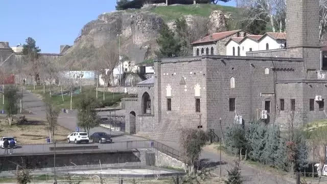 Diyarbakır'ın tarihi mekanlarında sokağa çıkma kısıtlamasında sessizlik hakim Diyarbakır'ın tarihi mekanlarında sokağa çıkma kısıtlamasında sessizlik hakim