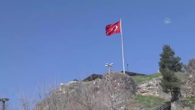 Diyarbakır'ın tarihi mekanlarında sokağa çıkma kısıtlamasında sessizlik hakim Diyarbakır'ın tarihi mekanlarında sokağa çıkma kısıtlamasında sessizlik hakim