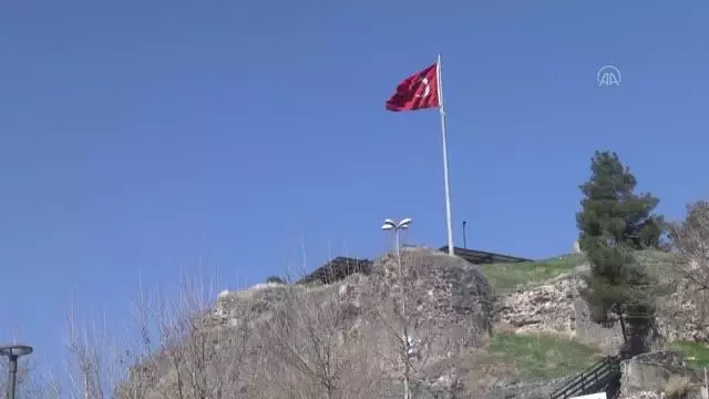 Diyarbakır'ın tarihi mekanlarında sokağa çıkma kısıtlamasında sessizlik hakim Diyarbakır'ın tarihi mekanlarında sokağa çıkma kısıtlamasında sessizlik hakim