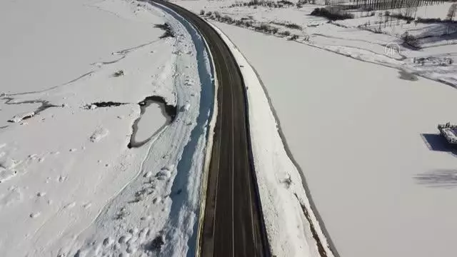 (DRONE) Ladik Gölü'nün yüzeyi buzla kaplandı (DRONE) Ladik Gölü'nün yüzeyi buzla kaplandı