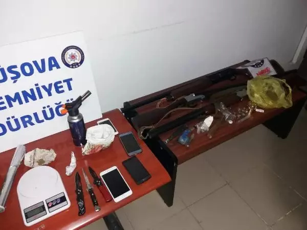 Düzce'de tüfek ve uyuşturucuyla yakalanan 4 şüpheliye gözaltı Düzce'de tüfek ve uyuşturucuyla yakalanan 4 şüpheliye gözaltı