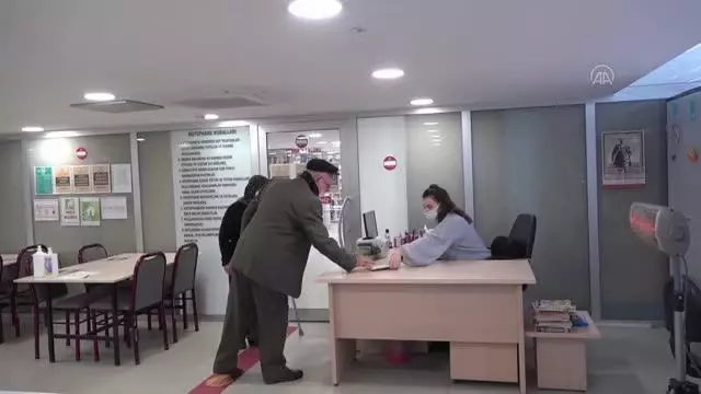 Emekliliğinde kitap kurdu oldu Emekliliğinde kitap kurdu oldu