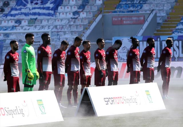 When the floor heating was activated in Erzurumspor-Hatayspor match, the field was covered with steam.