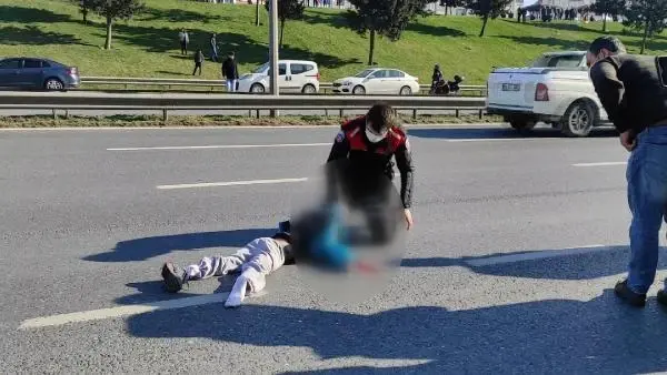 Köpeğin peşinden koşan çocuğa otomobil çarptı Köpeğin peşinden koşan çocuğa otomobil çarptı