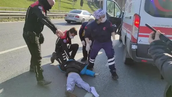 Köpeğin peşinden koşan çocuğa otomobil çarptı Köpeğin peşinden koşan çocuğa otomobil çarptı