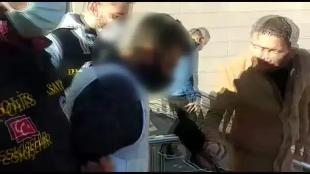 Son dakika: ESKİŞEHİR - Bir çift ve 4 yaşındaki çocuklarının öldürülmesiyle ilgili 4 şüpheli tutuklandı Son dakika: ESKİŞEHİR - Bir çift ve 4 yaşındaki çocuklarının öldürülmesiyle ilgili 4 şüpheli tutuklandı
