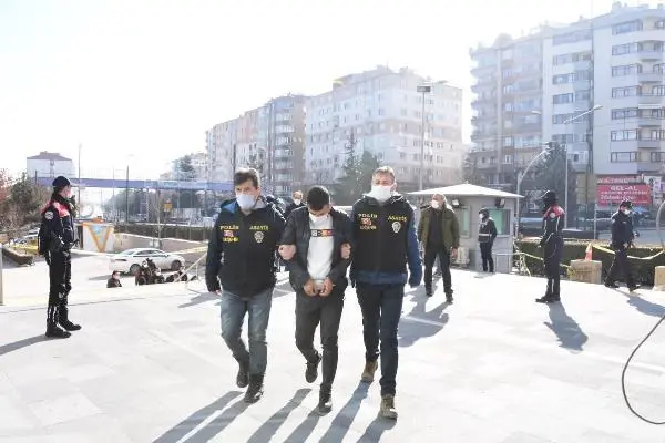 Eskişehir'deki aile katliamında katil zanlısı eski ortak çıktı Eskişehir'deki aile katliamında katil zanlısı eski ortak çıktı