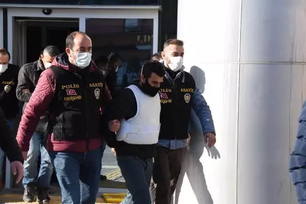 Eskişehir'deki aile katliamında katil zanlısı eski ortak çıktı (3) Eskişehir'deki aile katliamında katil zanlısı eski ortak çıktı (3)