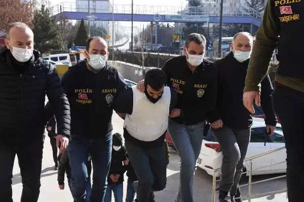 Eskişehir'deki aile katliamında katil zanlısı eski ortak çıktı Eskişehir'deki aile katliamında katil zanlısı eski ortak çıktı