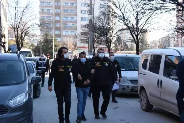 Eskişehir'deki aile katliamında katil zanlısı eski ortak çıktı (3) Eskişehir'deki aile katliamında katil zanlısı eski ortak çıktı (3)