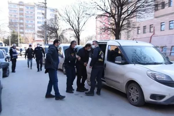 Eskişehir'deki aile katliamında katil zanlısı eski ortak çıktı (3) Eskişehir'deki aile katliamında katil zanlısı eski ortak çıktı (3)