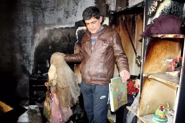 Evi ve eşyası yangında kül olan aile yardım bekliyor Evi ve eşyası yangında kül olan aile yardım bekliyor