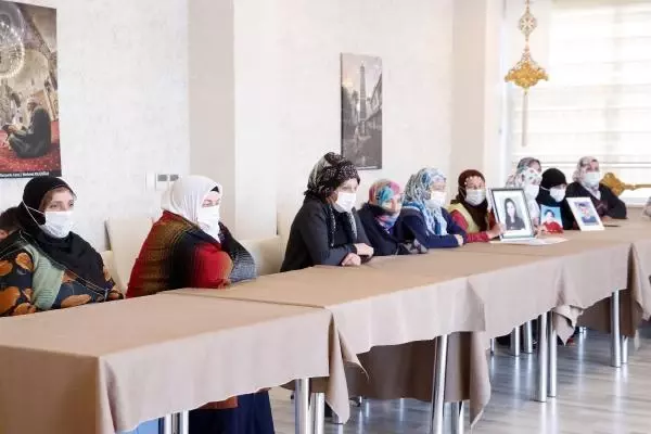 Son dakika gündem: Evlat nöbetindeki anneden, Gara'ya giden HDP'li Taşdemir'e tepki Son dakika gündem: Evlat nöbetindeki anneden, Gara'ya giden HDP'li Taşdemir'e tepki