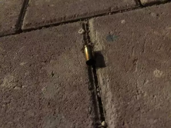 Ezine Belediye Başkanının evinin kurşunlanması olayında 1 şüpheli gözaltında Ezine Belediye Başkanının evinin kurşunlanması olayında 1 şüpheli gözaltında