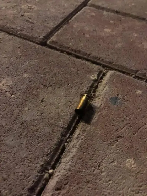 Ezine Belediye Başkanının evinin kurşunlanması olayında 1 şüpheli gözaltında Ezine Belediye Başkanının evinin kurşunlanması olayında 1 şüpheli gözaltında