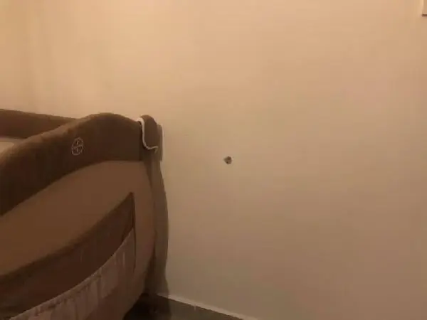 Ezine Belediye Başkanının evinin kurşunlanması olayında 1 şüpheli gözaltında Ezine Belediye Başkanının evinin kurşunlanması olayında 1 şüpheli gözaltında