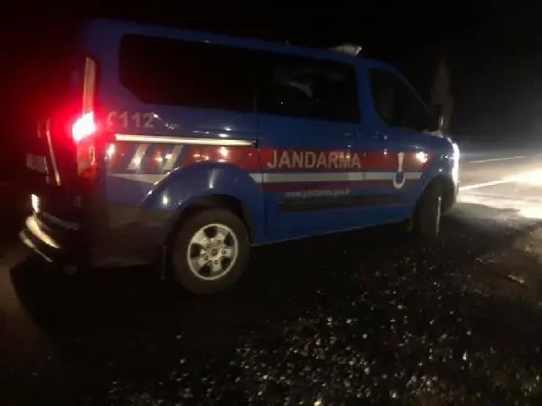 Ezine Belediye Başkanının evinin kurşunlanması olayında 1 şüpheli gözaltında Ezine Belediye Başkanının evinin kurşunlanması olayında 1 şüpheli gözaltında