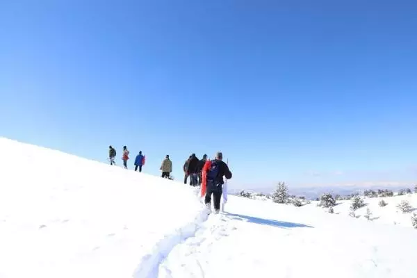 Gara şehitleri anısına Kayranlı Dağı'nın zirvesine tırmandılar Gara şehitleri anısına Kayranlı Dağı'nın zirvesine tırmandılar