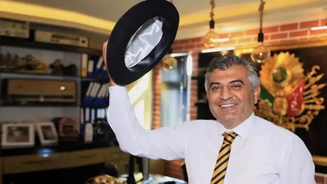 Hacze gittiğinde bulduğu Süleyman Demirel şapkasına yıllardır gözü gibi bakıyor Hacze gittiğinde bulduğu Süleyman Demirel şapkasına yıllardır gözü gibi bakıyor