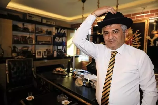 Hacze gittiğinde bulduğu Süleyman Demirel şapkasına yıllardır gözü gibi bakıyor Hacze gittiğinde bulduğu Süleyman Demirel şapkasına yıllardır gözü gibi bakıyor