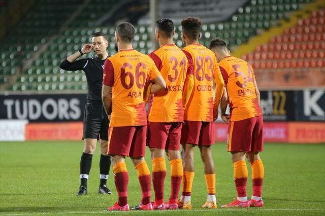 Hakem Zorbay Küçük'ün babası canlı yayında anlattı: Herhangi bir takımı tuttuğunu bilmiyorum Hakem Zorbay Küçük'ün babası canlı yayında anlattı: Herhangi bir takımı tuttuğunu bilmiyorum