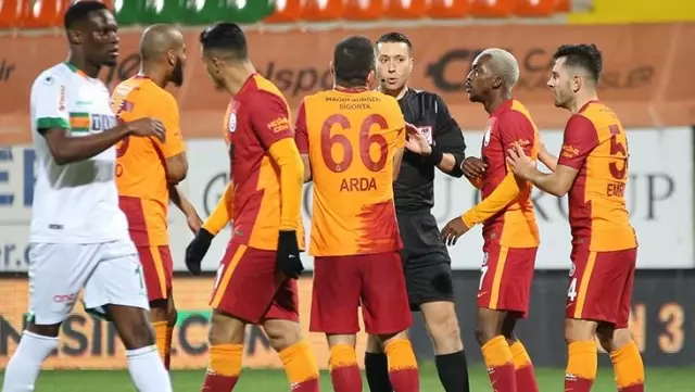 Hakem Zorbay Küçük'ün babası canlı yayında anlattı: Herhangi bir takımı tuttuğunu bilmiyorum Hakem Zorbay Küçük'ün babası canlı yayında anlattı: Herhangi bir takımı tuttuğunu bilmiyorum