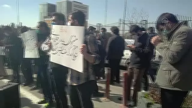 İran'da nükleer anlaşma karşıtı öğrenciler, UAEA Başkanı Grossi'yi protesto etti İran'da nükleer anlaşma karşıtı öğrenciler, UAEA Başkanı Grossi'yi protesto etti