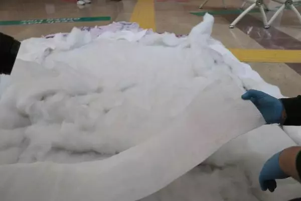 İranlı yolcunun yorgana gizlediği 1 kilo 584 gram uyuşturucuyu narkotik köpeği 'Yappa' buldu İranlı yolcunun yorgana gizlediği 1 kilo 584 gram uyuşturucuyu narkotik köpeği 'Yappa' buldu