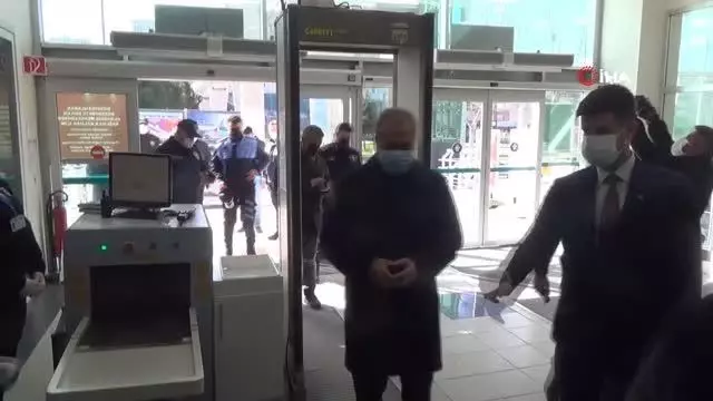 İstanbul'da pitbull dehşeti: Kız çocuğu başından yaralandı İstanbul'da pitbull dehşeti: Kız çocuğu başından yaralandı
