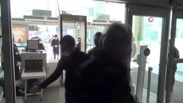 İstanbul'da pitbull dehşeti: Kız çocuğu başından yaralandı İstanbul'da pitbull dehşeti: Kız çocuğu başından yaralandı