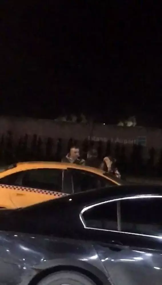 İstanbul'da taksiciye 'yolu uzattın' tokadı kamerada İstanbul'da taksiciye 'yolu uzattın' tokadı kamerada