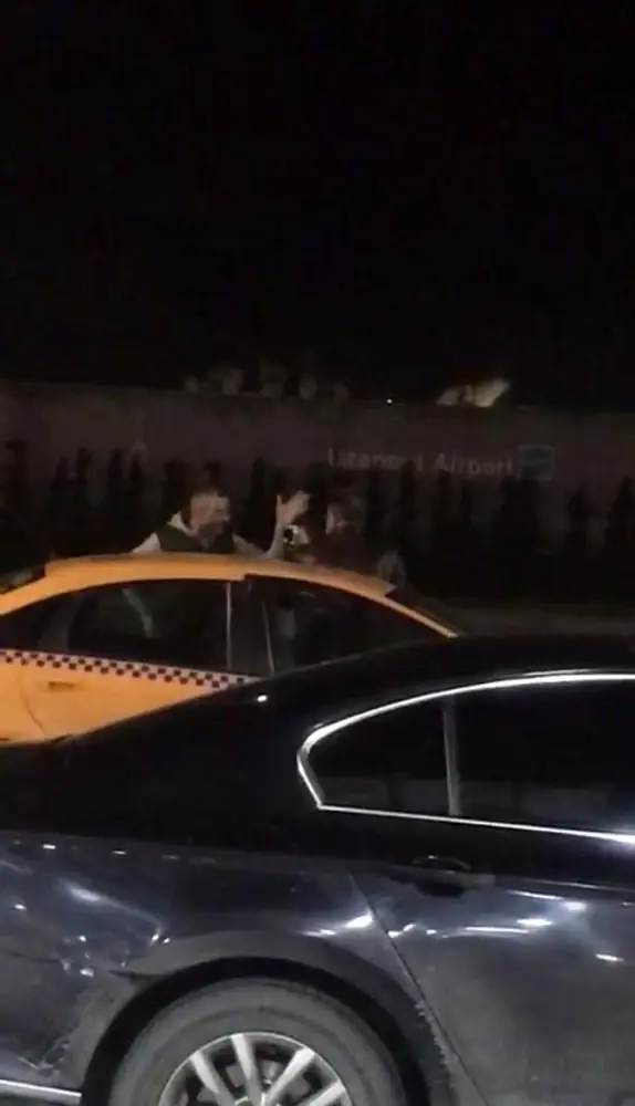 İstanbul'da taksiciye 'yolu uzattın' tokadı kamerada İstanbul'da taksiciye 'yolu uzattın' tokadı kamerada