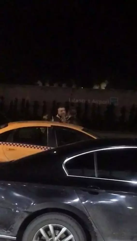 İstanbul'da taksiciye 'yolu uzattın' tokadı kamerada İstanbul'da taksiciye 'yolu uzattın' tokadı kamerada