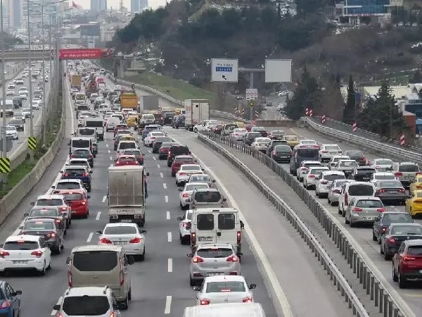 Son dakika haberleri: İSTANBUL'UN YAVAŞLAYAN TRAFİĞİNDE KANSER RİSKİ Son dakika haberleri: İSTANBUL'UN YAVAŞLAYAN TRAFİĞİNDE KANSER RİSKİ
