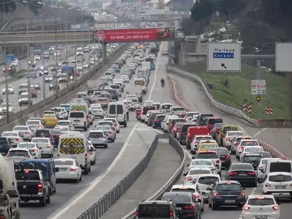 Son dakika haberleri: İSTANBUL'UN YAVAŞLAYAN TRAFİĞİNDE KANSER RİSKİ Son dakika haberleri: İSTANBUL'UN YAVAŞLAYAN TRAFİĞİNDE KANSER RİSKİ