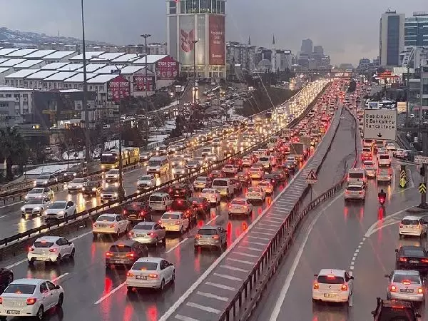 Son dakika haberleri: İSTANBUL'UN YAVAŞLAYAN TRAFİĞİNDE KANSER RİSKİ Son dakika haberleri: İSTANBUL'UN YAVAŞLAYAN TRAFİĞİNDE KANSER RİSKİ