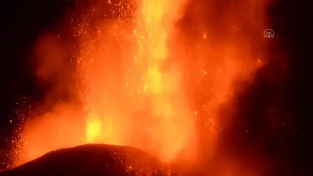 İtalya'daki Etna Yanardağı bir kez daha faaliyete geçti İtalya'daki Etna Yanardağı bir kez daha faaliyete geçti