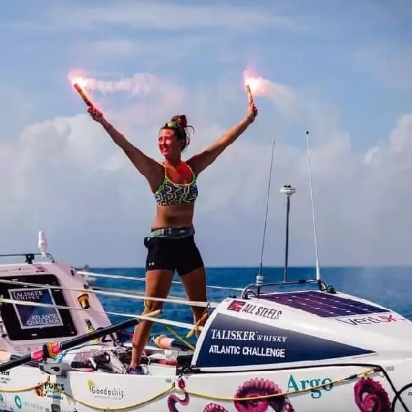 Jasmine Harrison Atlantik Okyanusu'nu tek başına kürek çekerek geçen en genç kadın oldu Jasmine Harrison Atlantik Okyanusu'nu tek başına kürek çekerek geçen en genç kadın oldu
