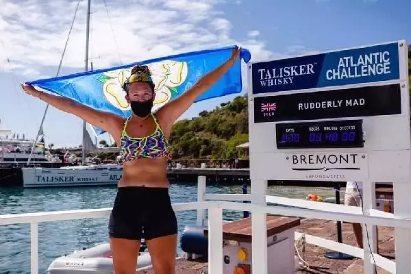 Jasmine Harrison Atlantik Okyanusu'nu tek başına kürek çekerek geçen en genç kadın oldu Jasmine Harrison Atlantik Okyanusu'nu tek başına kürek çekerek geçen en genç kadın oldu
