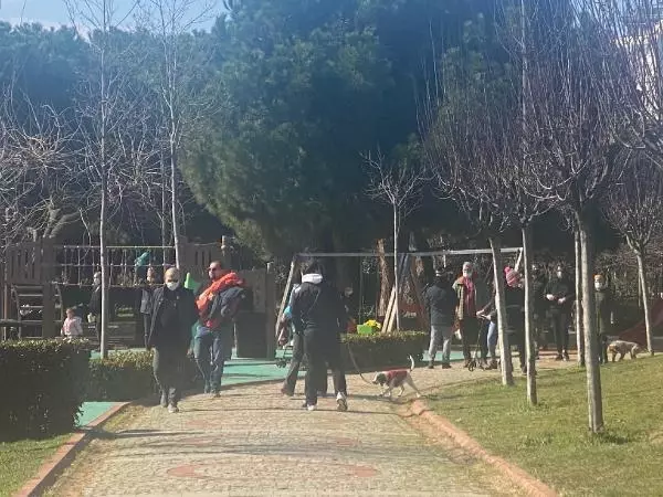 Kadıköy'de kısıtlamanın ikinci gününde yoğunluk yaşandı Kadıköy'de kısıtlamanın ikinci gününde yoğunluk yaşandı