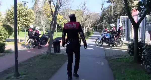 Kadıköy'de kısıtlamanın ikinci gününde yoğunluk yaşandı Kadıköy'de kısıtlamanın ikinci gününde yoğunluk yaşandı