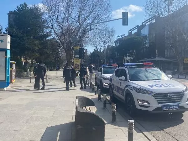 Kadıköy'de kısıtlamanın ikinci gününde yoğunluk yaşandı Kadıköy'de kısıtlamanın ikinci gününde yoğunluk yaşandı