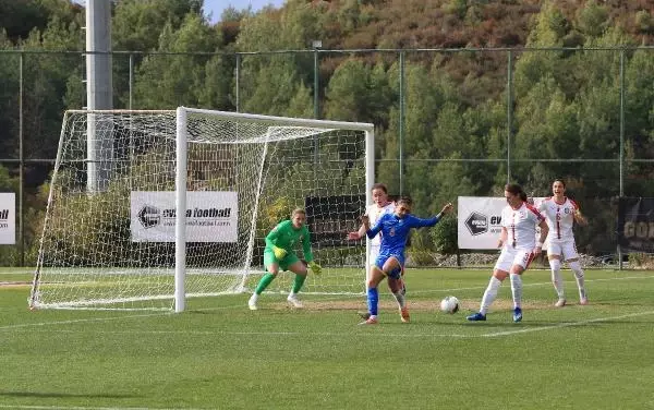 Kadın Milli Takımları Futbol Turnuvası'nda Sırbistan ile Ukrayna berabere kaldı Kadın Milli Takımları Futbol Turnuvası'nda Sırbistan ile Ukrayna berabere kaldı