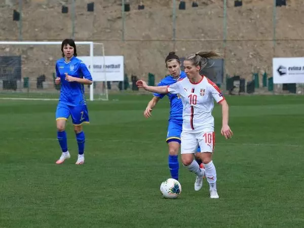 Kadın Milli Takımları Futbol Turnuvası'nda Sırbistan ile Ukrayna berabere kaldı Kadın Milli Takımları Futbol Turnuvası'nda Sırbistan ile Ukrayna berabere kaldı