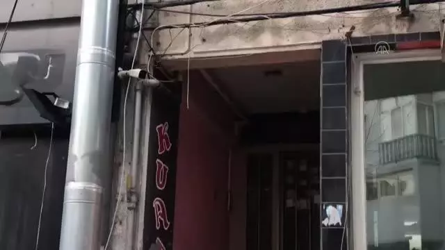 Kapalı olması gereken kahvehanede kumar oynayan 19 kişiye idari para cezası kesildi Kapalı olması gereken kahvehanede kumar oynayan 19 kişiye idari para cezası kesildi