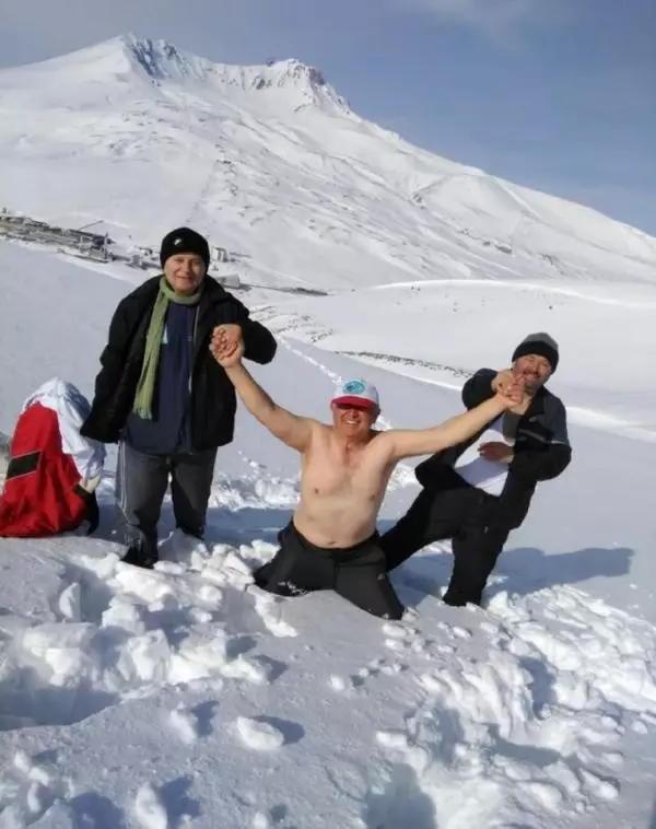 Kar Kaplanları, kar banyosu yaptı Kar Kaplanları, kar banyosu yaptı