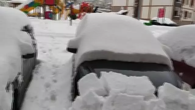 Kar ve tipi nedeniyle 11 köy ile ulaşım sağlanamıyor Kar ve tipi nedeniyle 11 köy ile ulaşım sağlanamıyor